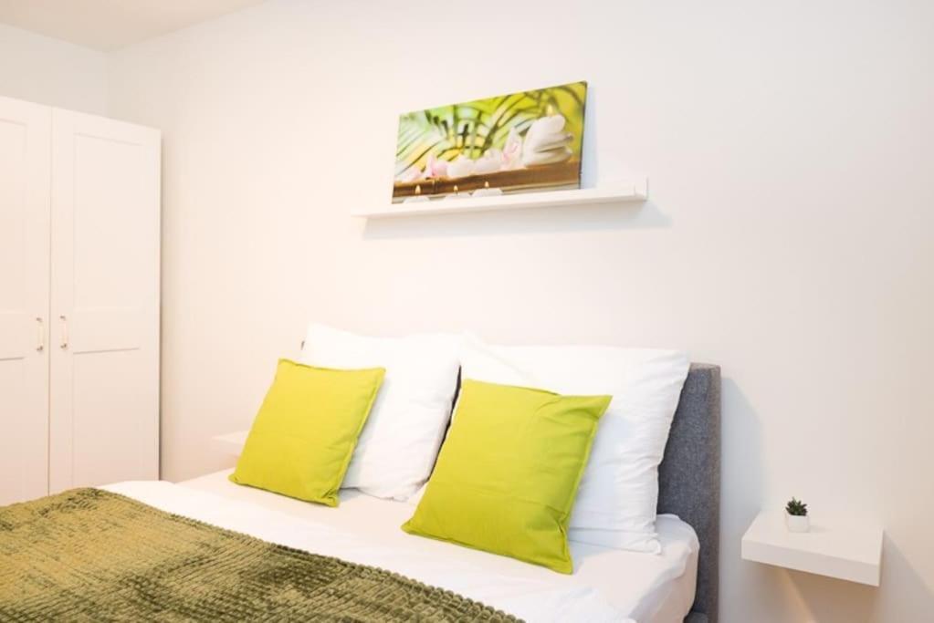 Premium City Apartment With Balcony! Free Garage Parking Included! Bécs Kültér fotó