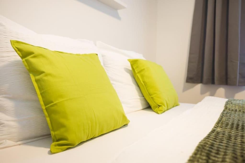Premium City Apartment With Balcony! Free Garage Parking Included! Bécs Kültér fotó